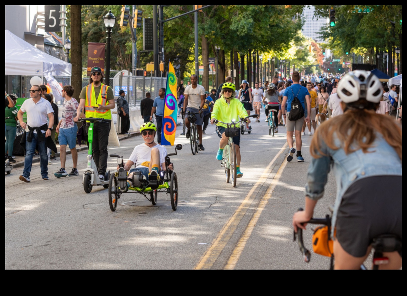 Streets Alive: Pulsul piețelor urbane și al peisajelor stradale